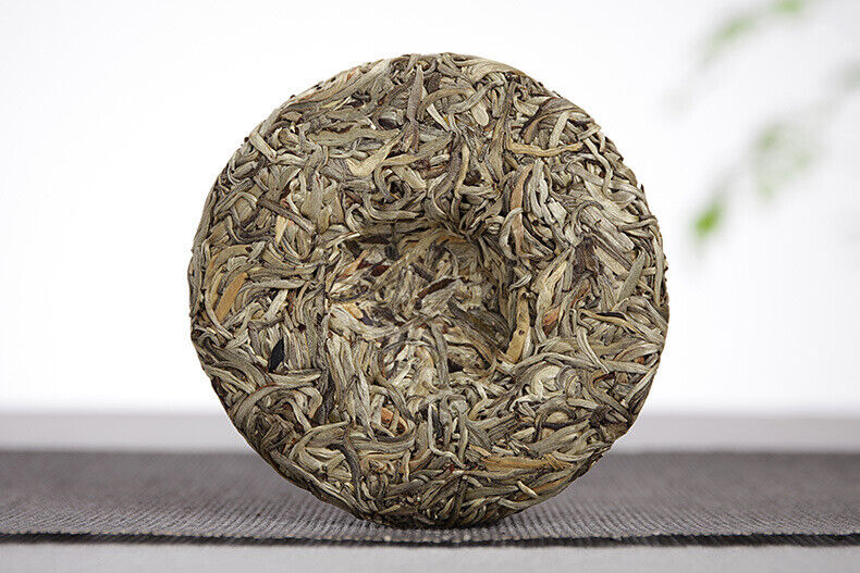white hair silver needle Yunnan small cake moonlight white old white tea 100g
