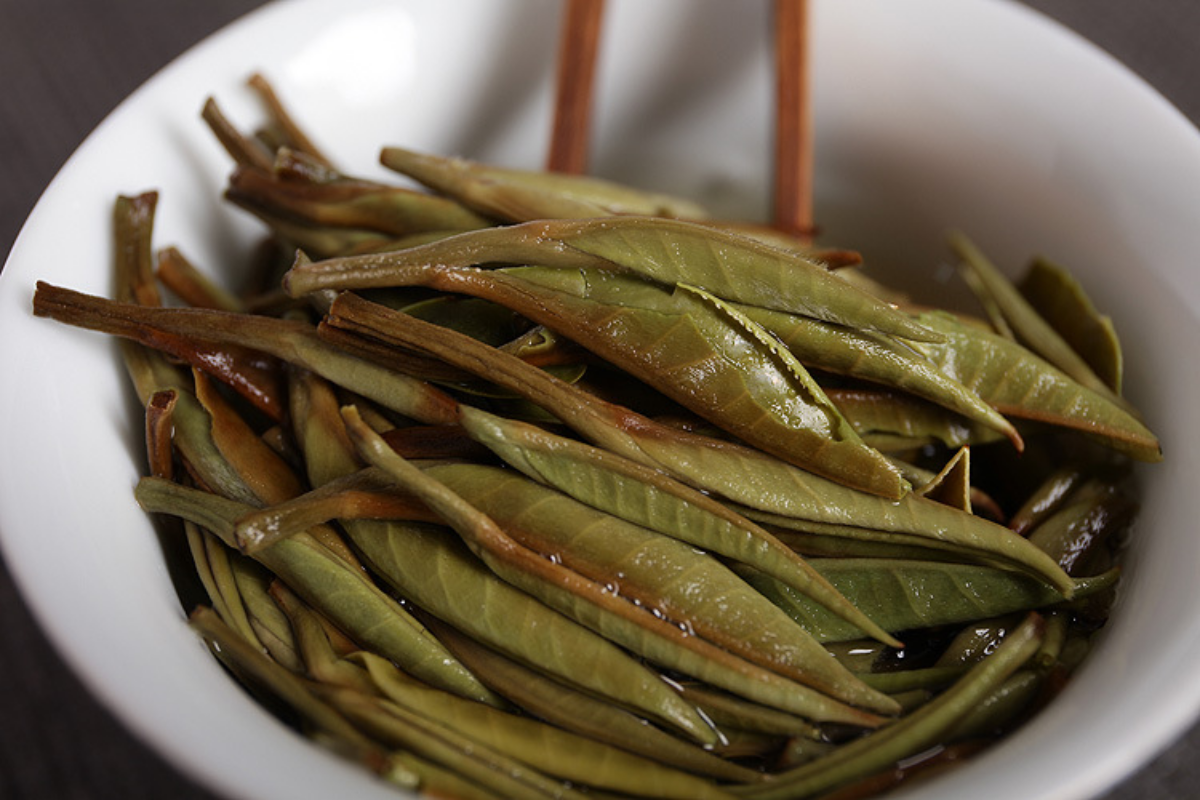 HelloYoung Pu'er raw tea white hair silver needle white hair single bud moonlight white tea