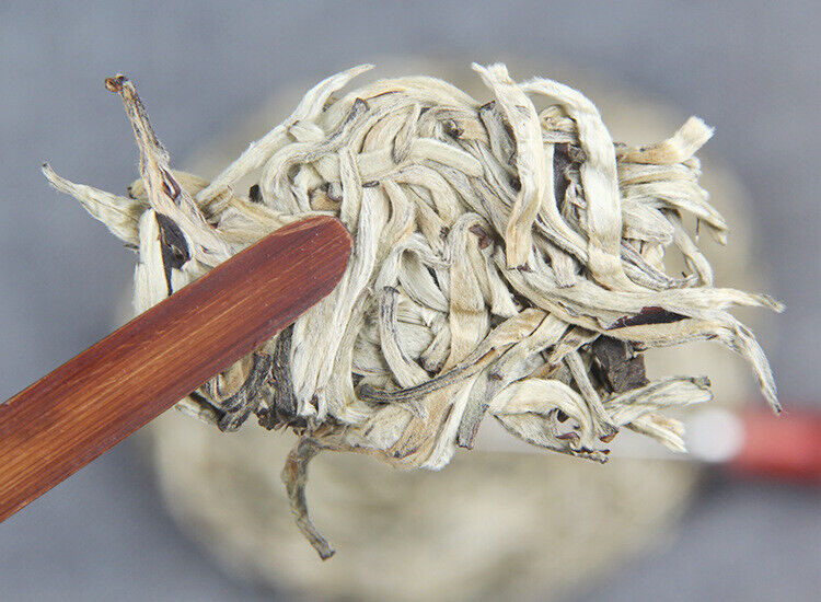 HelloYoung 200g White Tea Cake Silver Needle Yunnan White Tea Ancient Tree Pu'er Tea Cake