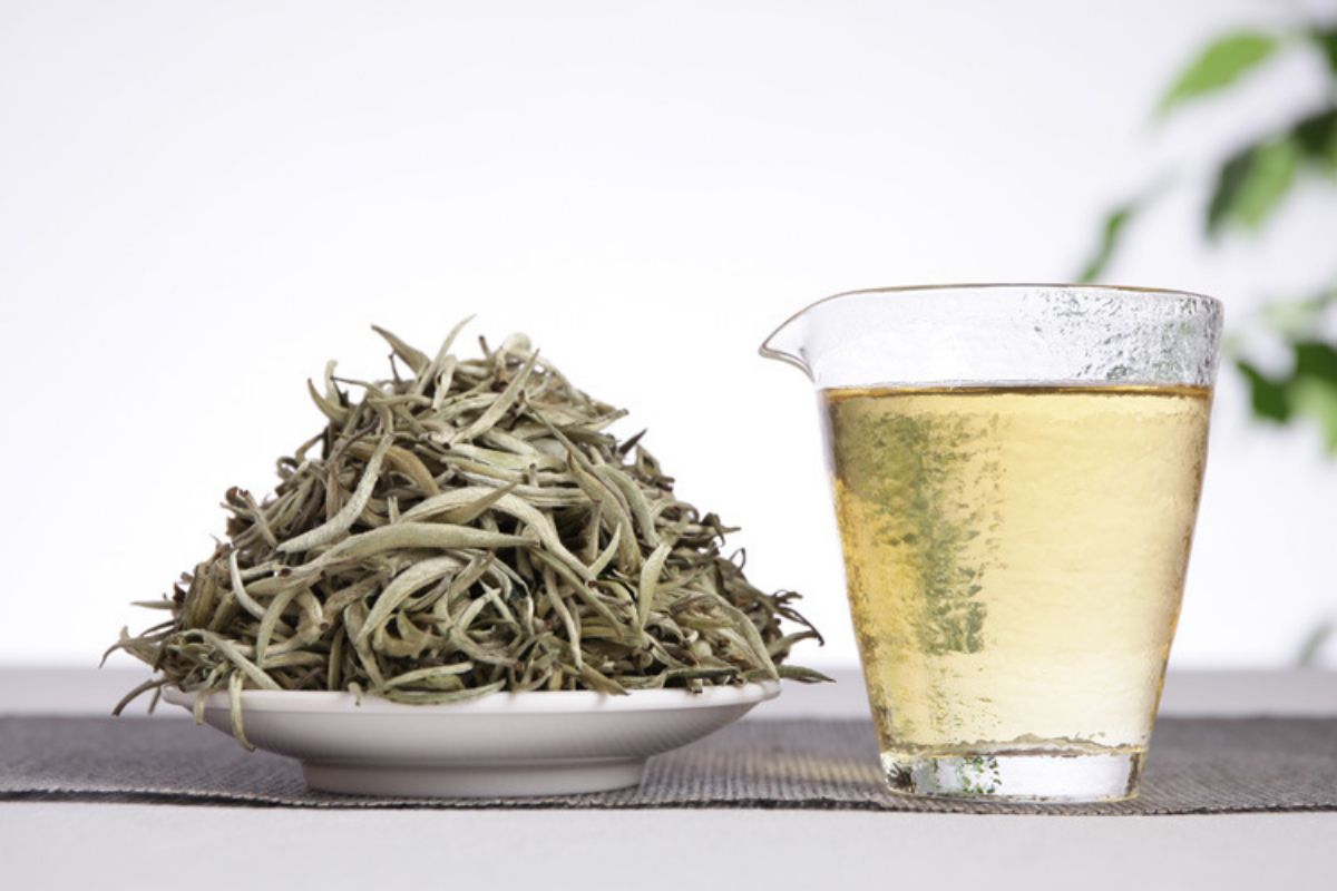 HelloYoung Pu'er raw tea white hair silver needle white hair single bud moonlight white tea