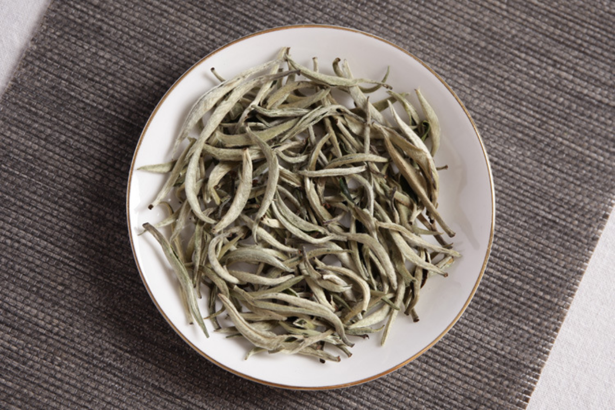HelloYoung Pu'er raw tea white hair silver needle white hair single bud moonlight white tea