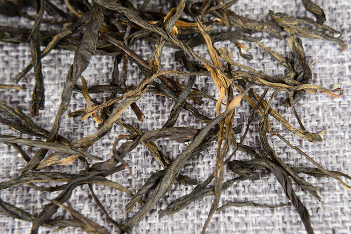 HelloYoung Fengqing Dian Hong tea raw Pine needles one bud two leaves straight black tea