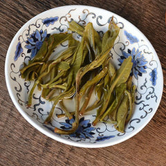 HelloYoung Pu-erh Raw Tea Cake High Mountain Ancient Trees Early Spring Pure Material 200g