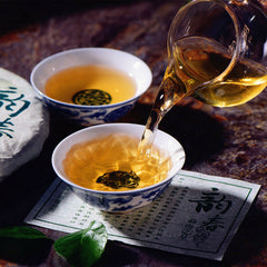 HelloYoung Specialty Tea Natural Big Tree Pu'er Green Tea Yunnan Pu-Erh Cha Tea Cake 357g