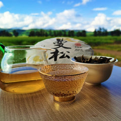 HelloYoung Green Tea Healthy Drink Organic Zhonghong India Mansong Pu'er Tea Cake 357g