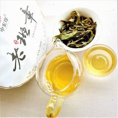 HelloYoung Healthy Drink Organic Green Tea Lao Banzhang Pu'er Tea Pressed Tea 357g