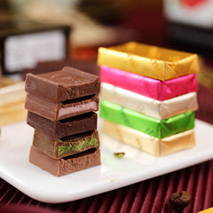 Meiji Piano Milchschokolade Erdbeer Sandwich Schokolade Snack 120g / Beutel