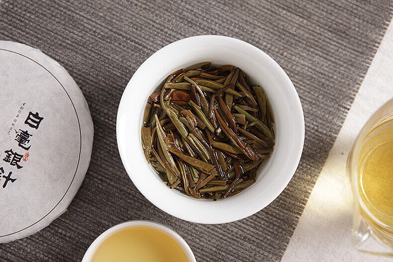 white hair silver needle Yunnan small cake moonlight white old white tea 100g