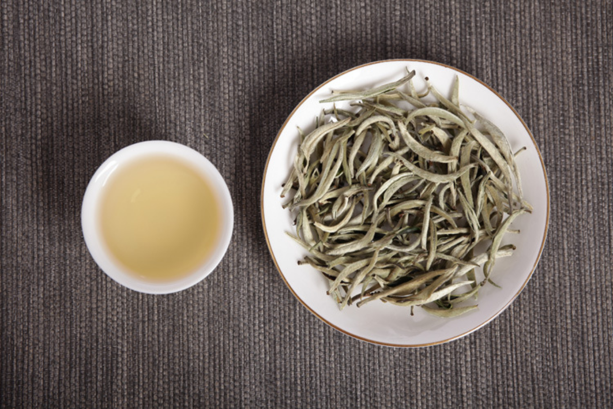 HelloYoung Pu'er raw tea white hair silver needle white hair single bud moonlight white tea