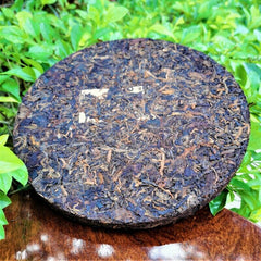 HelloYoung Zhonghong Yin Yiwu Zhangxiang Pu'er Ripe Tea Yiwu Daye Pu'er Ripe Tea Cake 357g