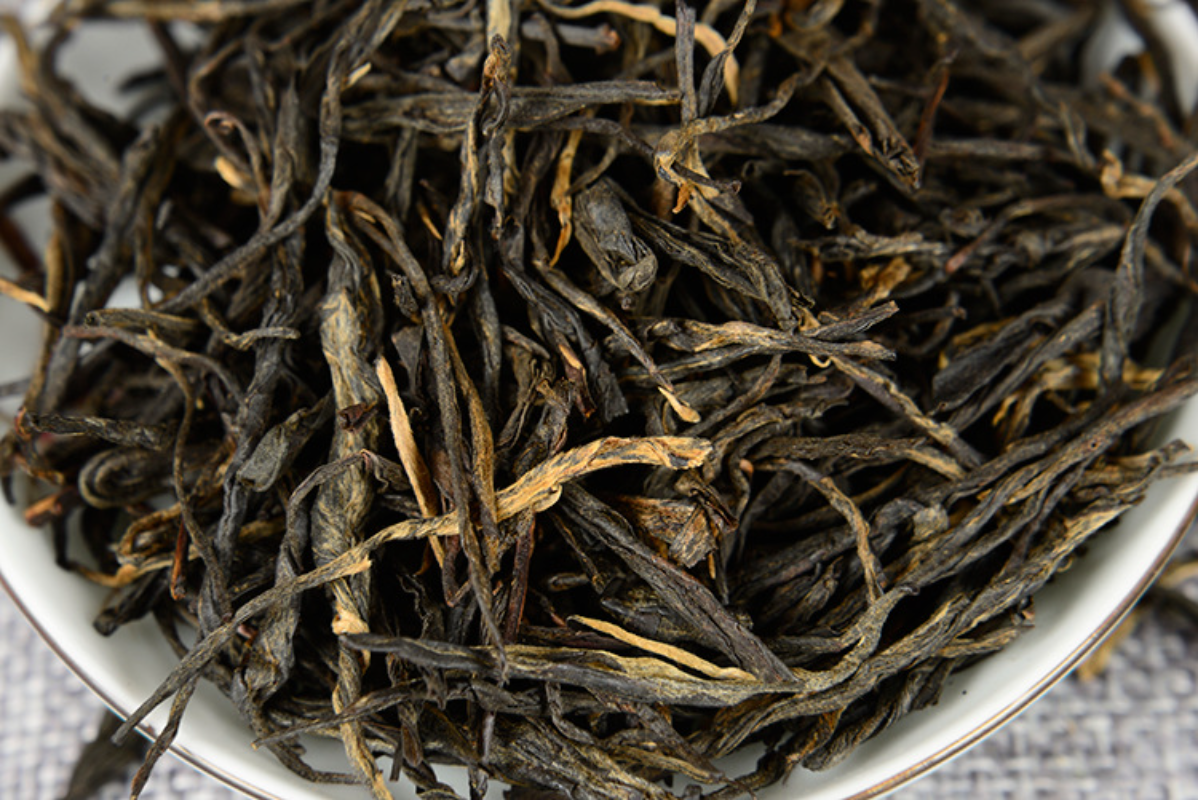 HelloYoung Fengqing Dian Hong tea raw Pine needles one bud two leaves straight black tea