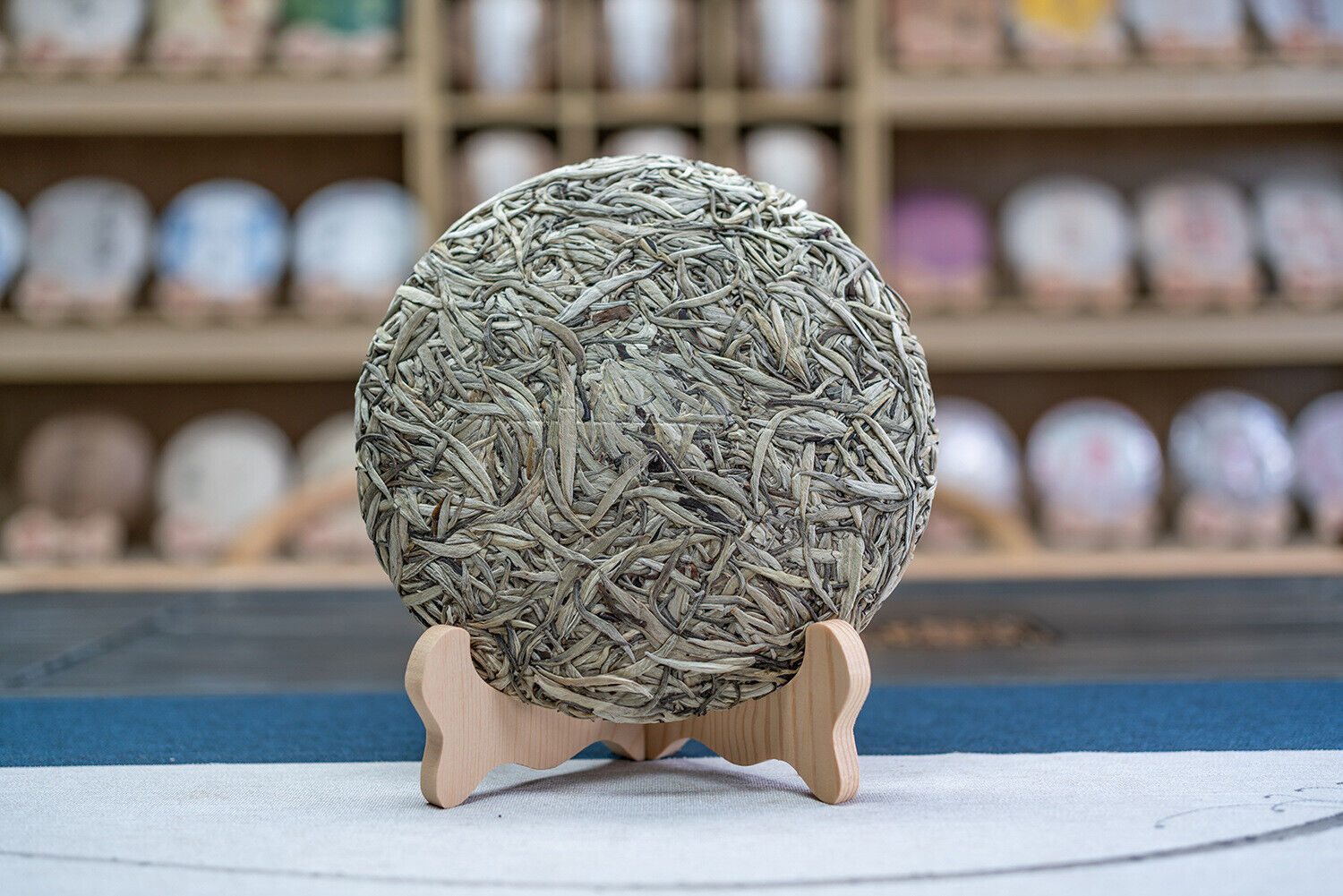 HelloYoung 357g white hair silver needle Yunnan ancient tree tea cake moonlight white tea