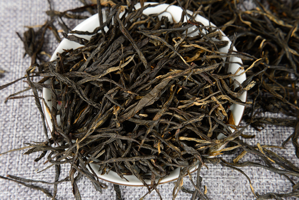 HelloYoung Fengqing Dian Hong tea raw Pine needles one bud two leaves straight black tea
