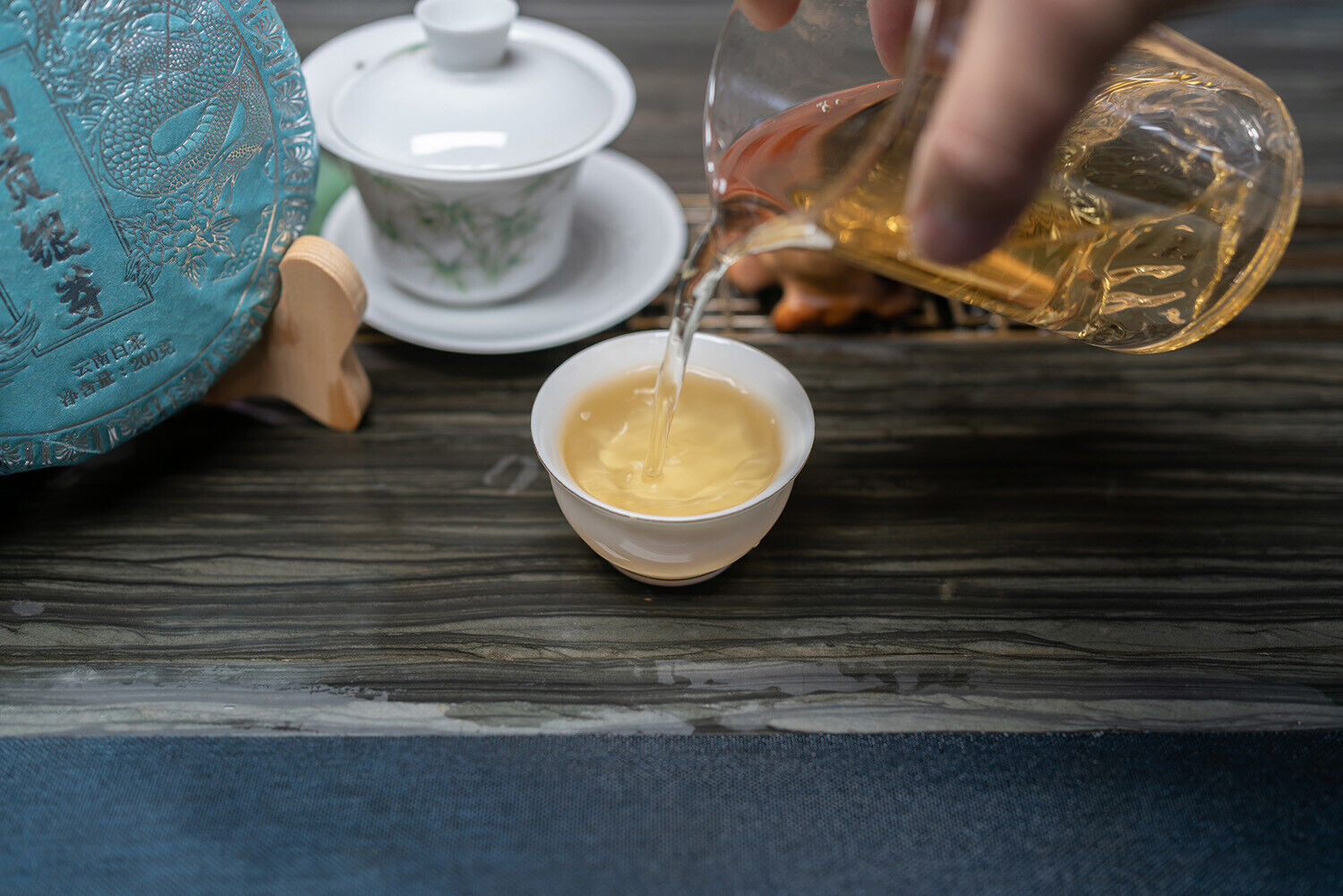 HelloYoung 200g Yunnan Tea Cake White Hair Silver Needle TeaJinggu White Bud Silver Bud