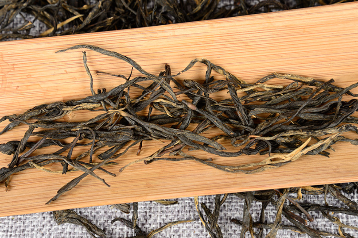 HelloYoung Fengqing Dian Hong tea raw Pine needles one bud two leaves straight black tea