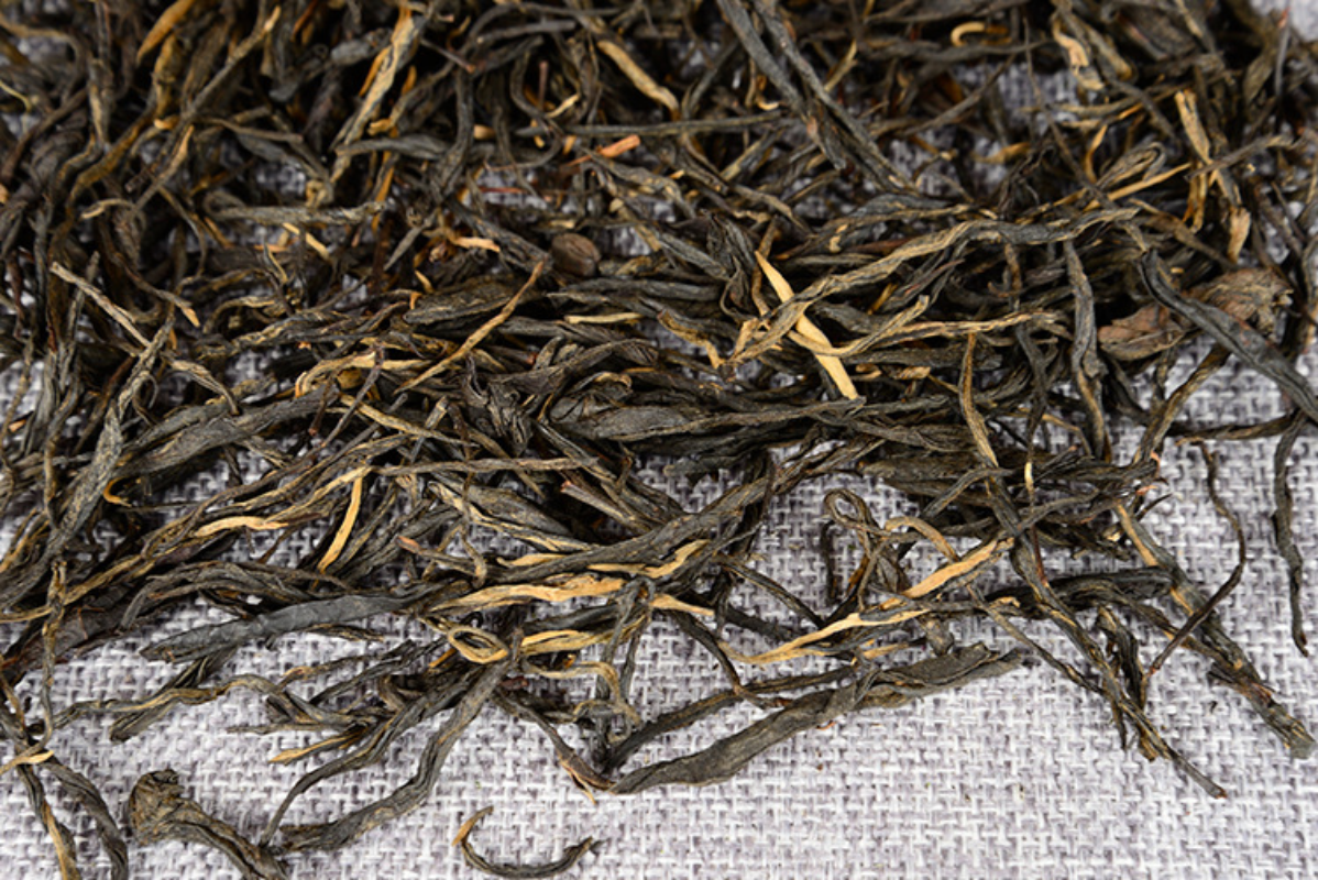 HelloYoung Fengqing Dian Hong tea raw Pine needles one bud two leaves straight black tea