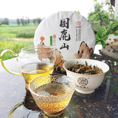 HelloYoung Organic Pu'er Spring Tea Zhonghongying KunLu Mountain Tea Ancient Tree Tea 357g