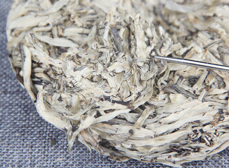 HelloYoung 200g White Tea Cake Silver Needle Yunnan White Tea Ancient Tree Pu'er Tea Cake
