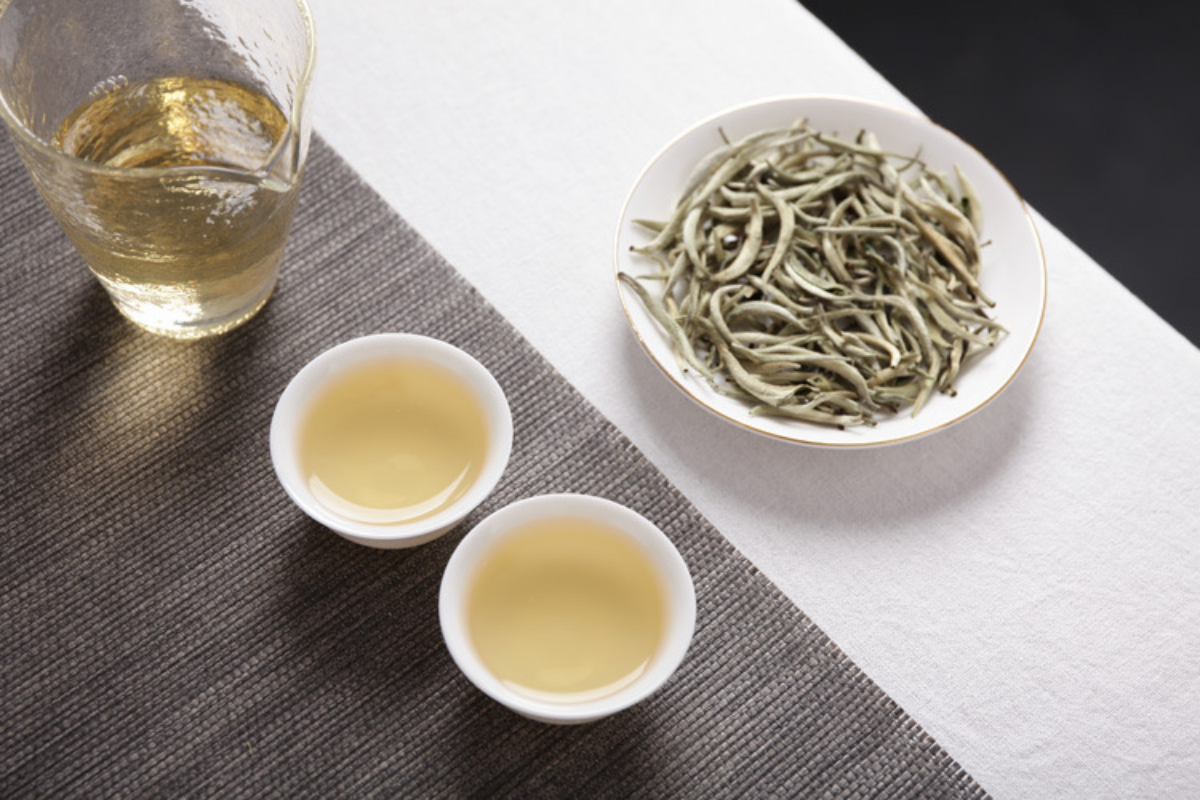 HelloYoung Pu'er raw tea white hair silver needle white hair single bud moonlight white tea