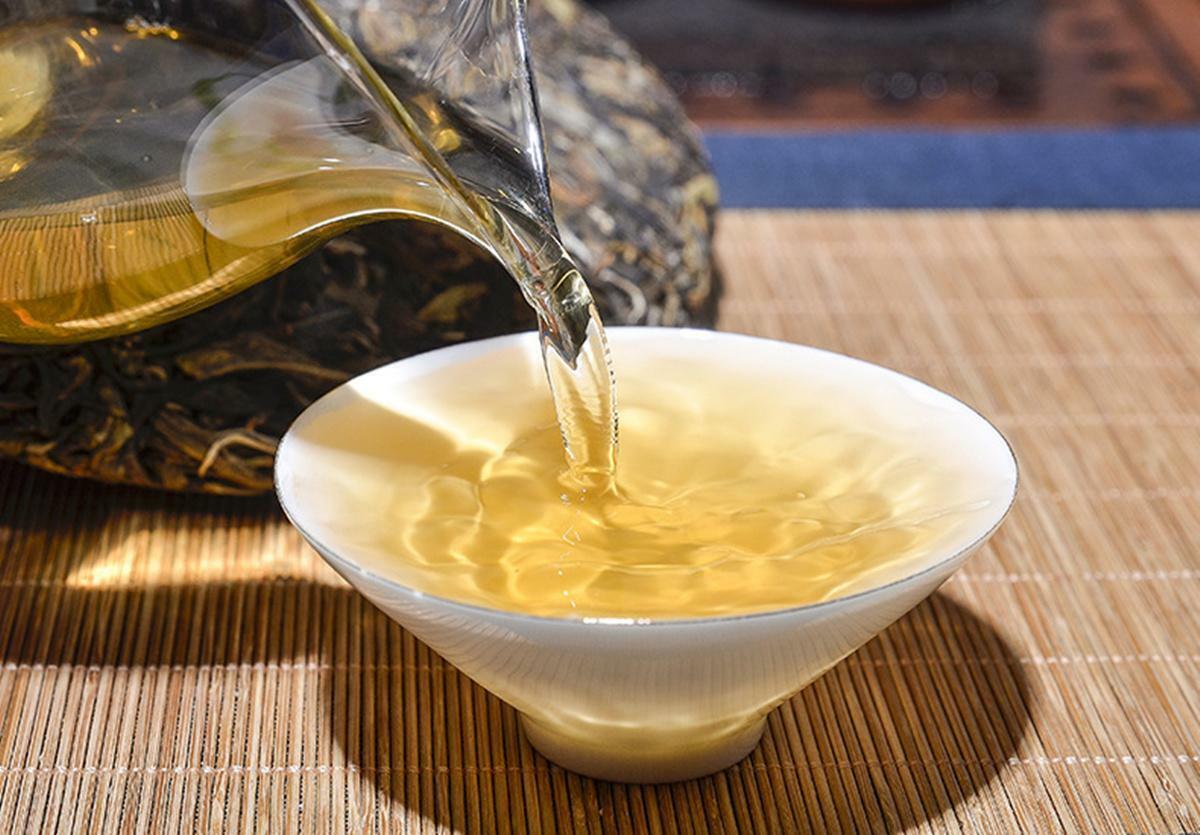 HelloYoung Banzhang Wang Puer Tea High Quality Sheng Pu-erh Cha Puerh Tea Green Tea 357g