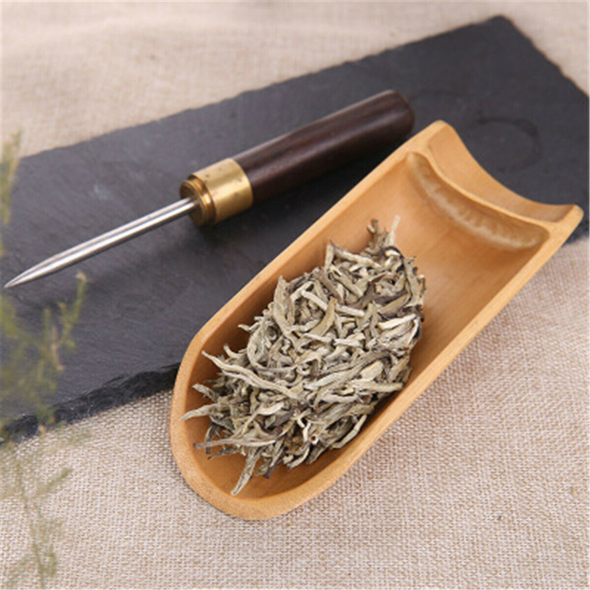 HelloYoung 300gHigh Quality Perfume White Tea Iced Tea 100% White Tea Fuding White Tea Cake