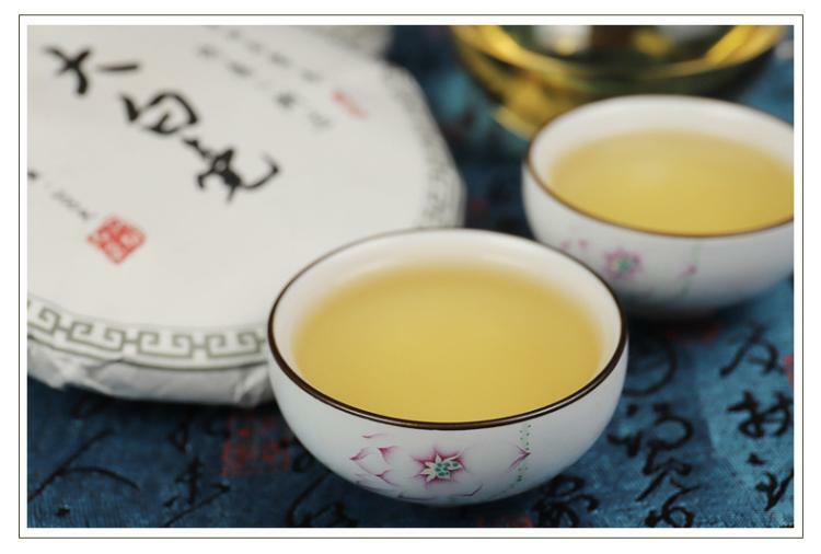 HelloYoung White Tea Loose Leaf Chinese Organic Bai Hao Yin Zhen Silver Needle Buds