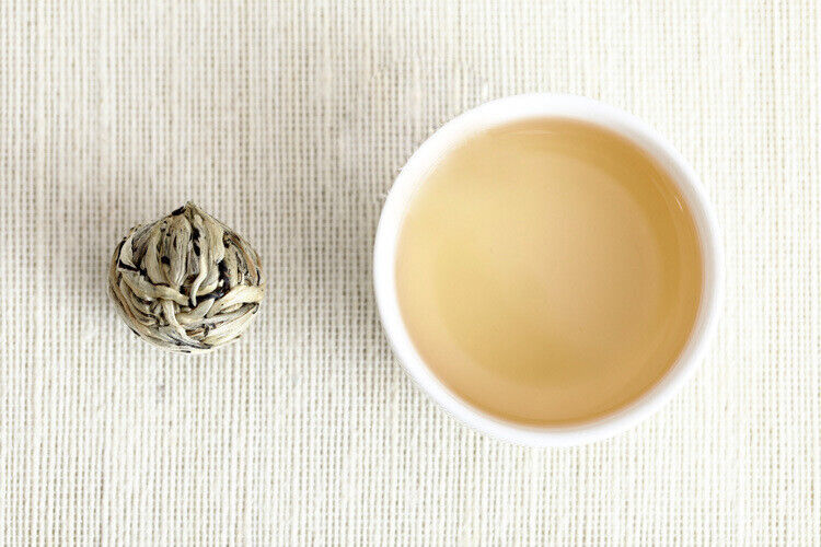 HelloYoung Yunnan High Mountain Old Tree White Tea Handmade Yue Guang Bai Dragon Ball Moon