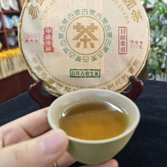 357g Yunnan Aged Pu-erh Raw Tea Cake  Hundred Year Old Tree Raw Puerh Tea