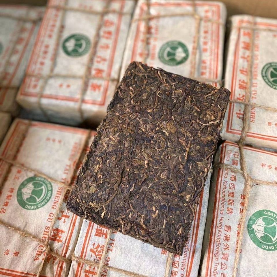 Chinese Yunnan Pu'er Tea Raw Pu-erh Tea 2004 Year Banzhang Puerh Sheng Tea 250g