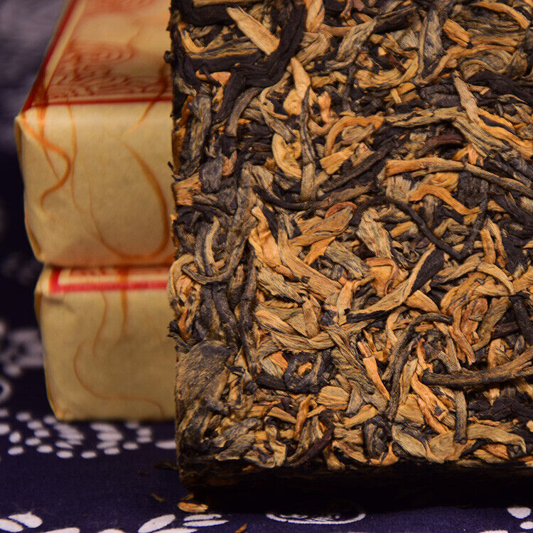 HelloYoung TeaFengqing Dian Hong Golden Buds Dianhong Dian Hong Yunnan Black Tea Brick 250g
