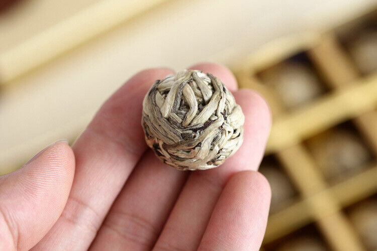 HelloYoung Yunnan High Mountain Old Tree White Tea Handmade Yue Guang Bai Dragon Ball Moon