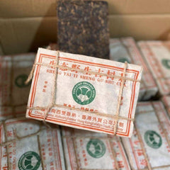 Chinese Yunnan Pu'er Tea Raw Pu-erh Tea 2004 Year Banzhang Puerh Sheng Tea 250g