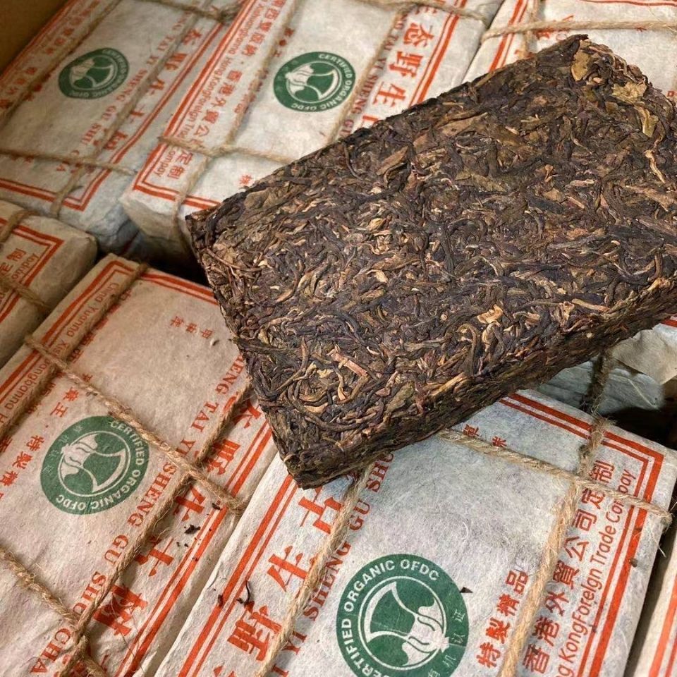 Chinese Yunnan Pu'er Tea Raw Pu-erh Tea 2004 Year Banzhang Puerh Sheng Tea 250g