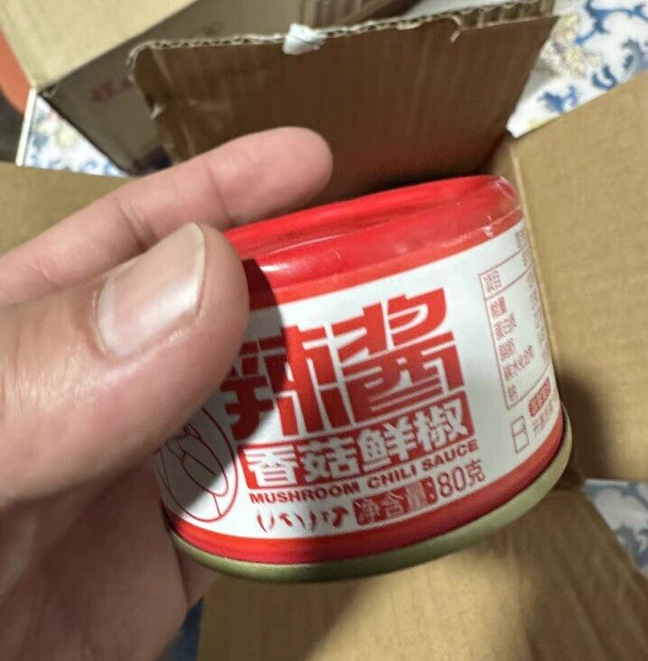 10 cans * 80g spicy mushroom sauce 10罐*80g辣香菇酱