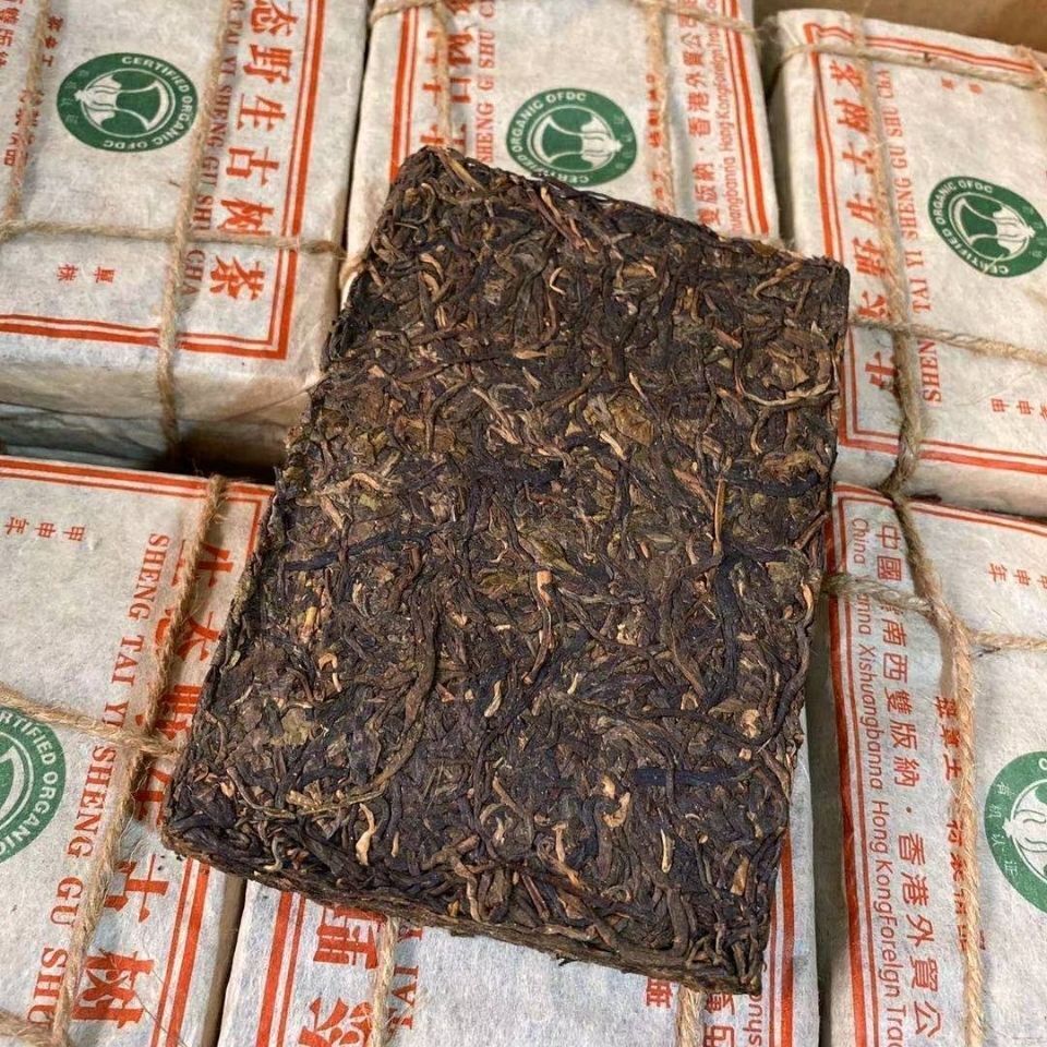 Chinese Yunnan Pu'er Tea Raw Pu-erh Tea 2004 Year Banzhang Puerh Sheng Tea 250g