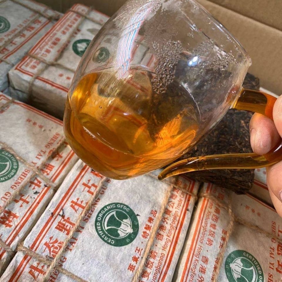 Chinese Yunnan Pu'er Tea Raw Pu-erh Tea 2004 Year Banzhang Puerh Sheng Tea 250g