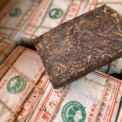 Chinese Yunnan Pu'er Tea Raw Pu-erh Tea 2004 Year Banzhang Puerh Sheng Tea 250g