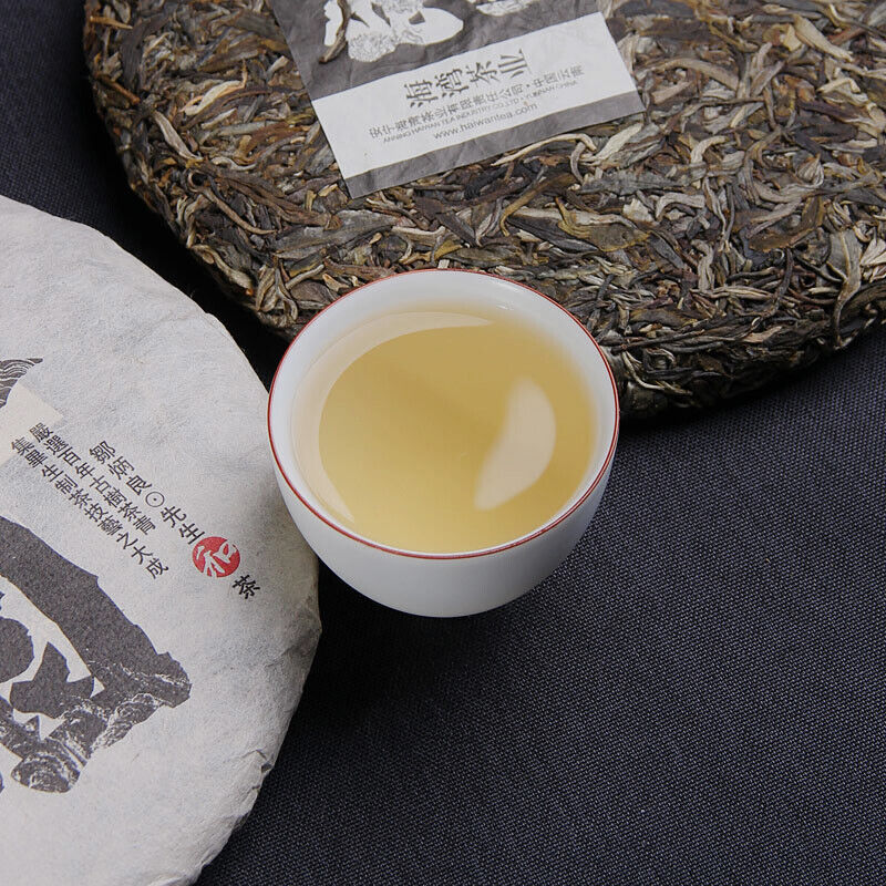 HelloYoung Yunnan Pu'er Tea Liangpin Series Haiwan Old Comrade Liangyuan Raw Cake 400g