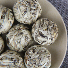 HelloYoung 2023 Yunnan Handmade Yue Guang Bai Dragon Pearl High Mountain Old Tree White Tea