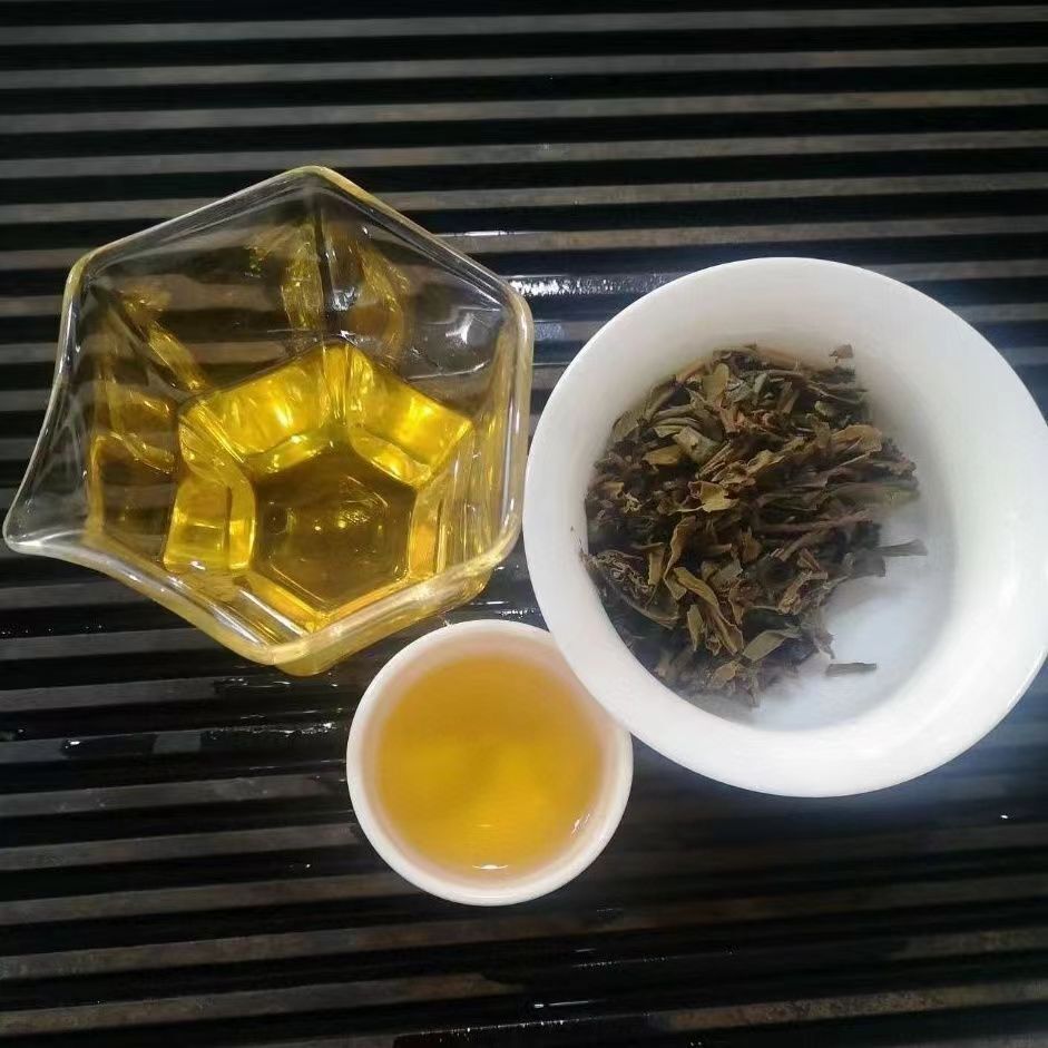 357g Yunnan Iceland Pu-erh Raw Tea Cake Organic Bingdao Raw Pu-erh Tea Pu'er Tea