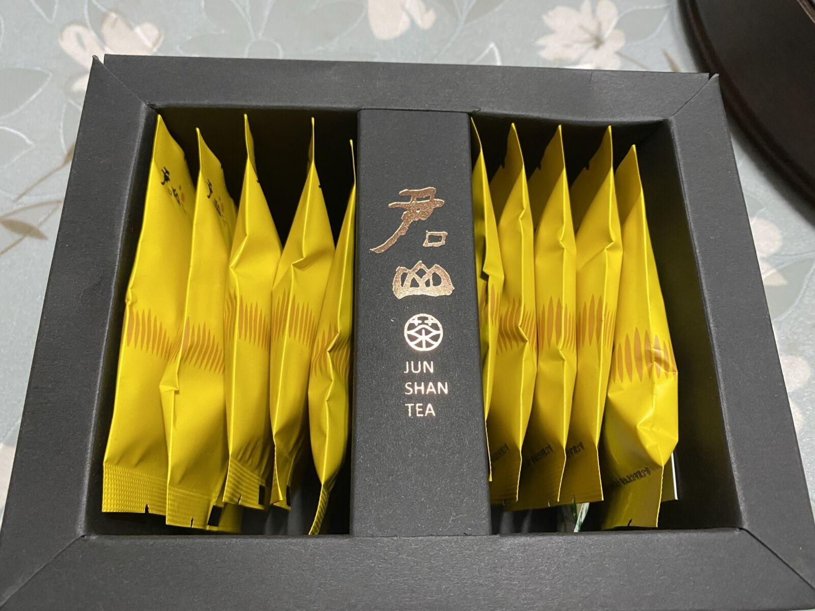 HelloYoung JunShan YinZhen China Nonpareil Top Grade Jun Shan Yin Zhen Yellow Tea 5g*10