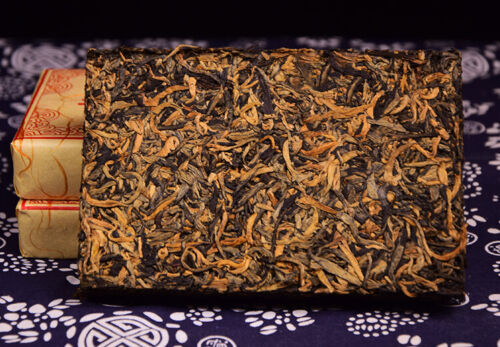 HelloYoung Fengqing Dian Hong Golden Buds Dianhong Yunnan Dian Hong Black Tea Brick 250g