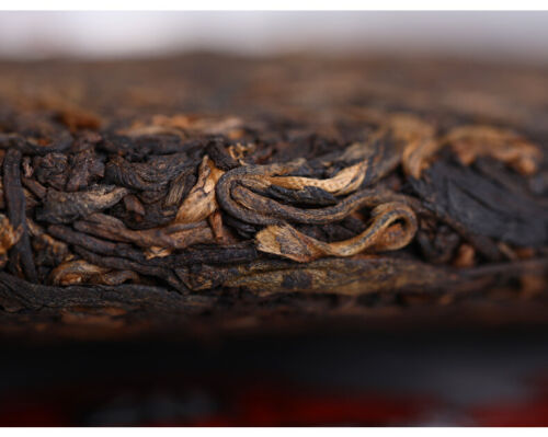 HelloYoung Remote Mountains Old Tree Tea Haiwan Old Comrade Aged Ripe Pu'er Tea Cake 500g